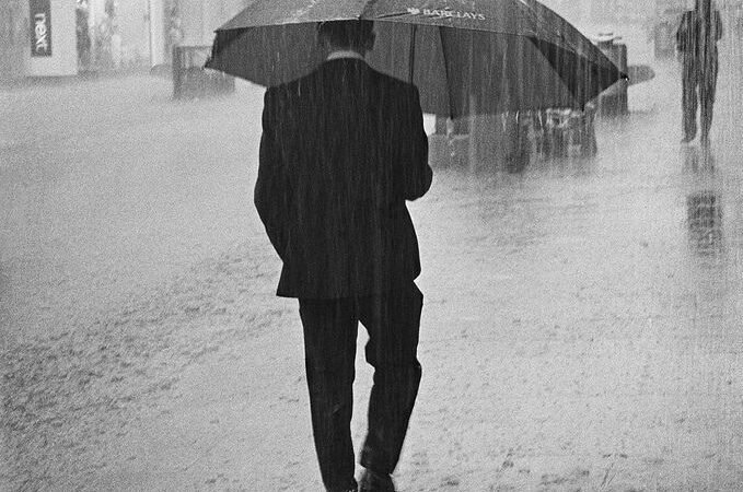 A Revolta dos Guarda-Chuvas: O Protesto Mais Elegante da História