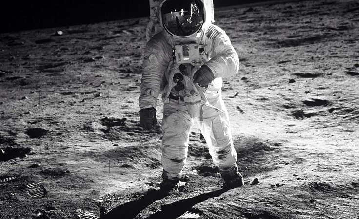 O Pouso na Lua foi mesmo real? A teoria da conspiração que desafia a história