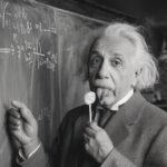 foto do Einstein em frente ao quadro negro